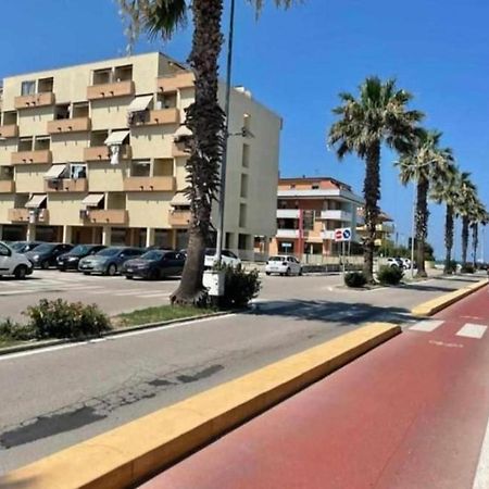 Ad Un Passo Dal Mare Leilighet Porto SantʼElpidio Eksteriør bilde