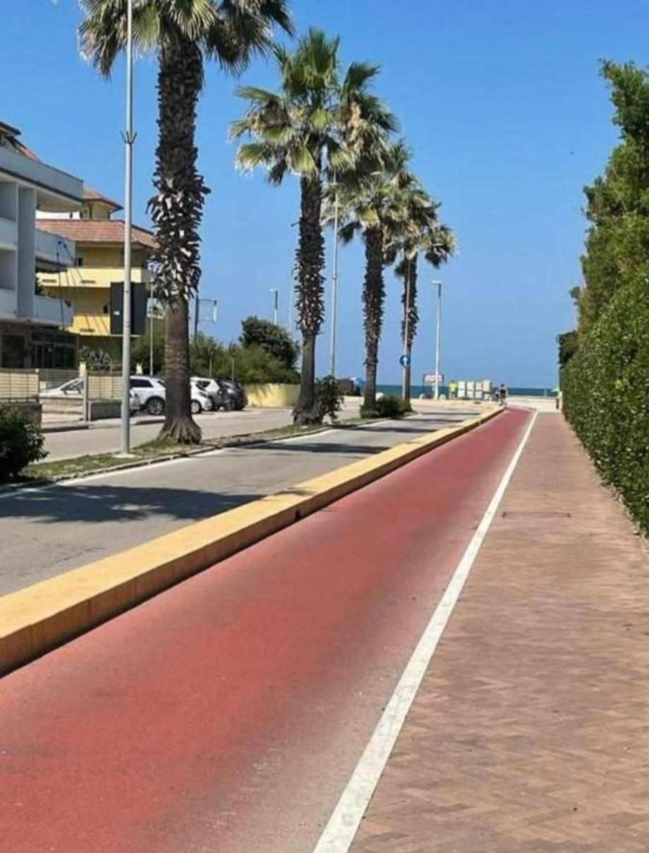 Ad Un Passo Dal Mare Leilighet Porto SantʼElpidio Eksteriør bilde